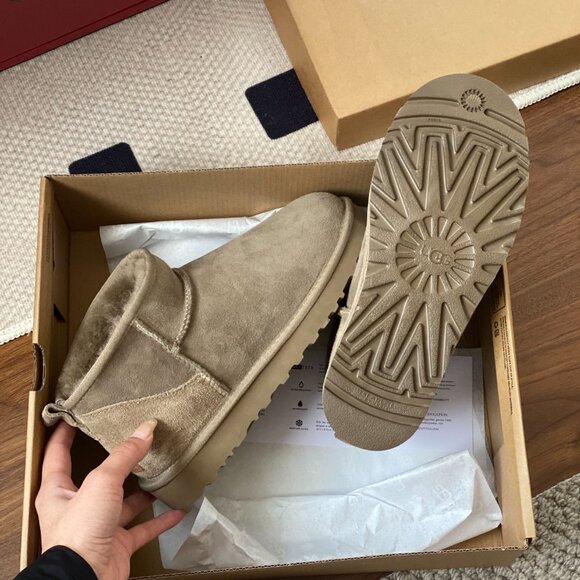 UGG Classic Ultra Mini Boots - Picture 3 of 6